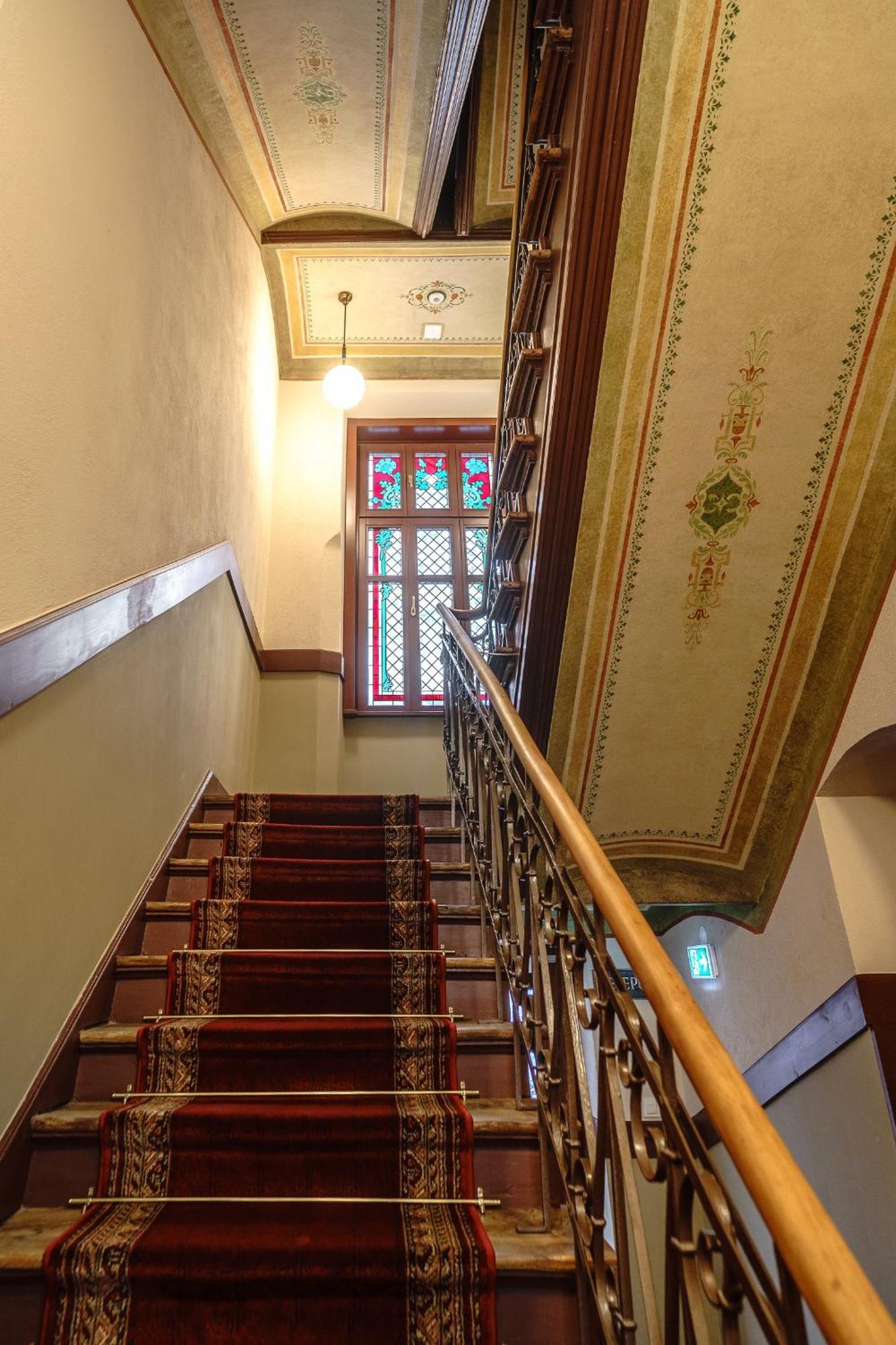 Old Town Ac Apartments Main Raiway Station Краків Екстер'єр фото