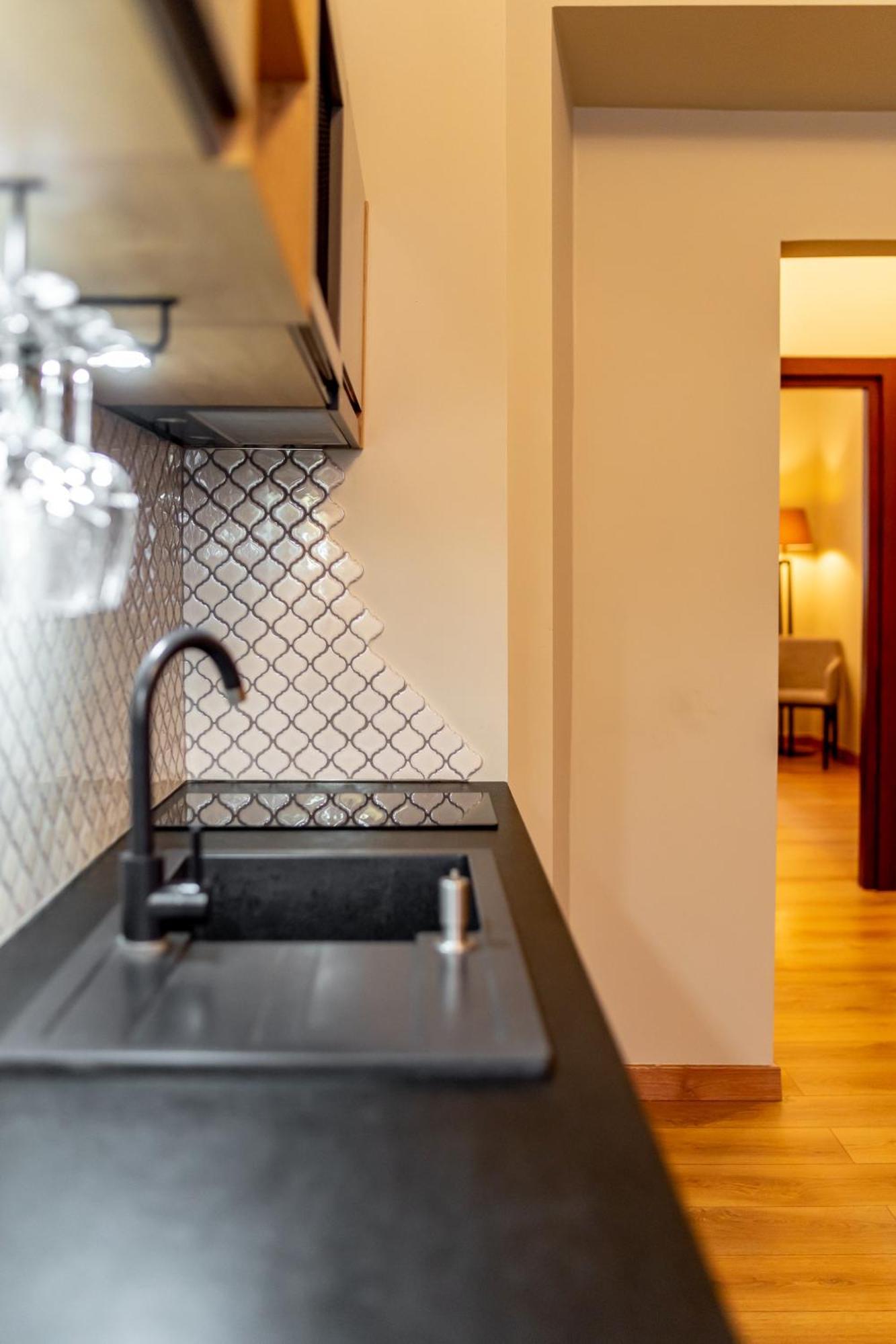 Old Town Ac Apartments Main Raiway Station Краків Екстер'єр фото