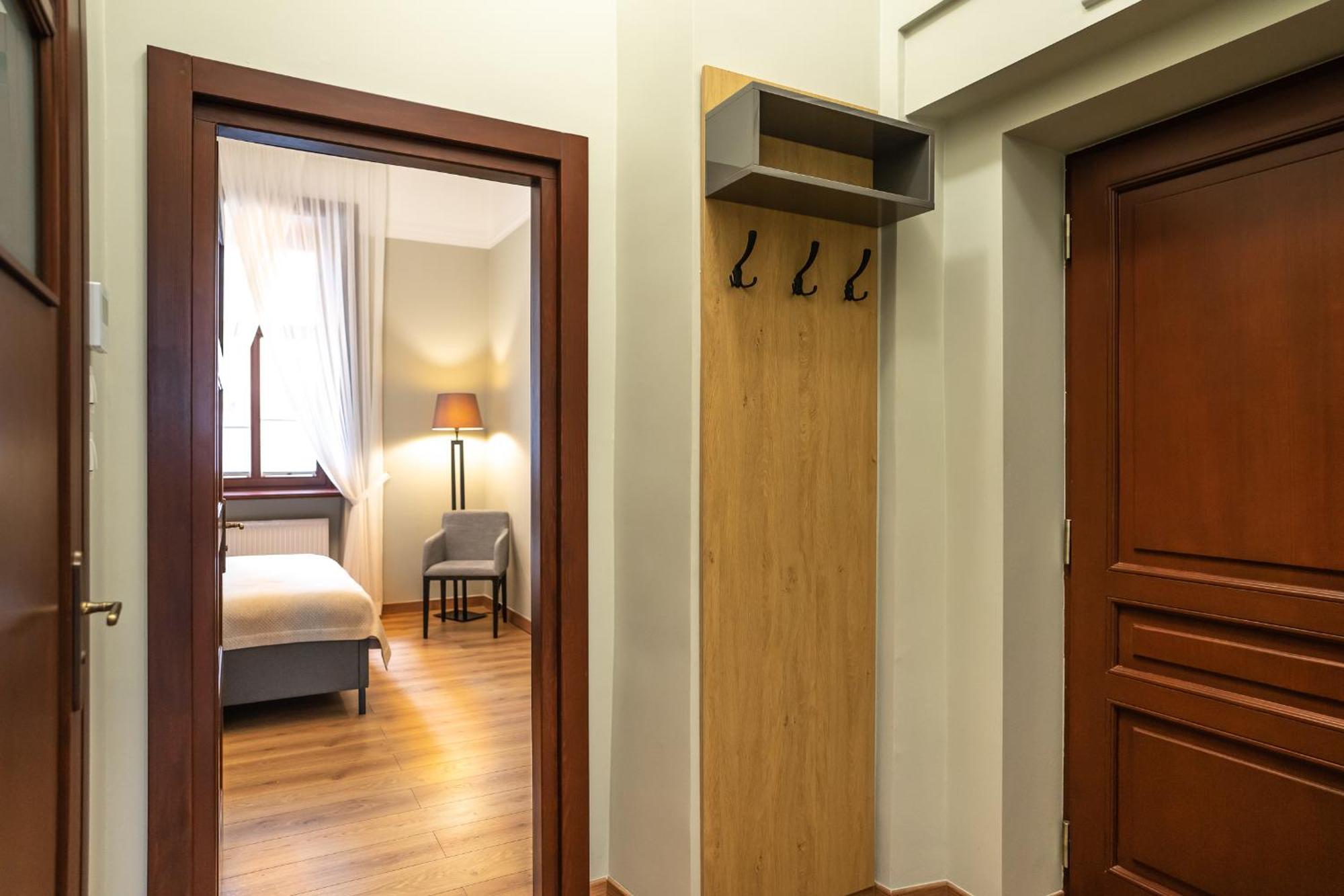 Old Town Ac Apartments Main Raiway Station Краків Екстер'єр фото