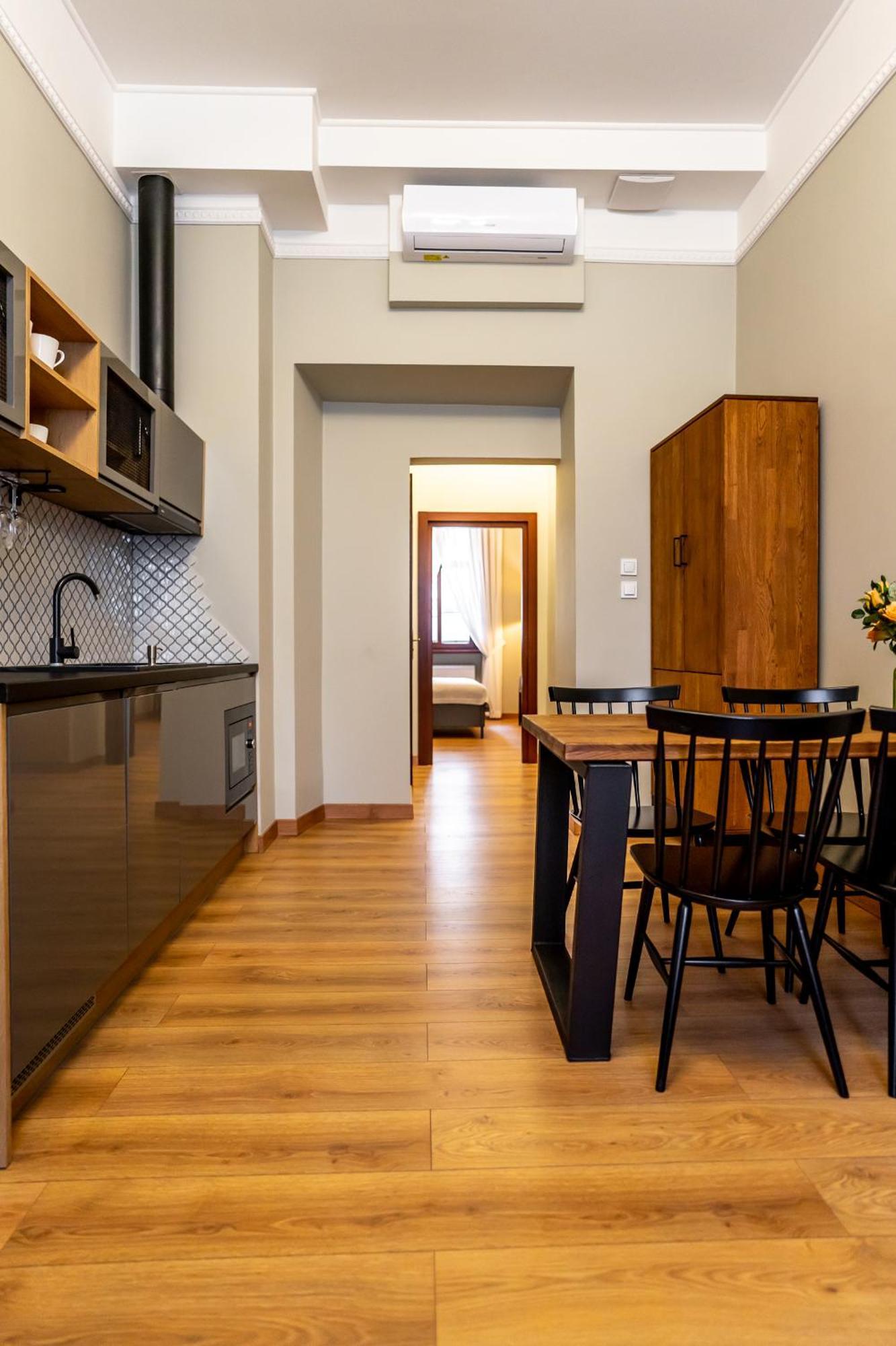 Old Town Ac Apartments Main Raiway Station Краків Екстер'єр фото