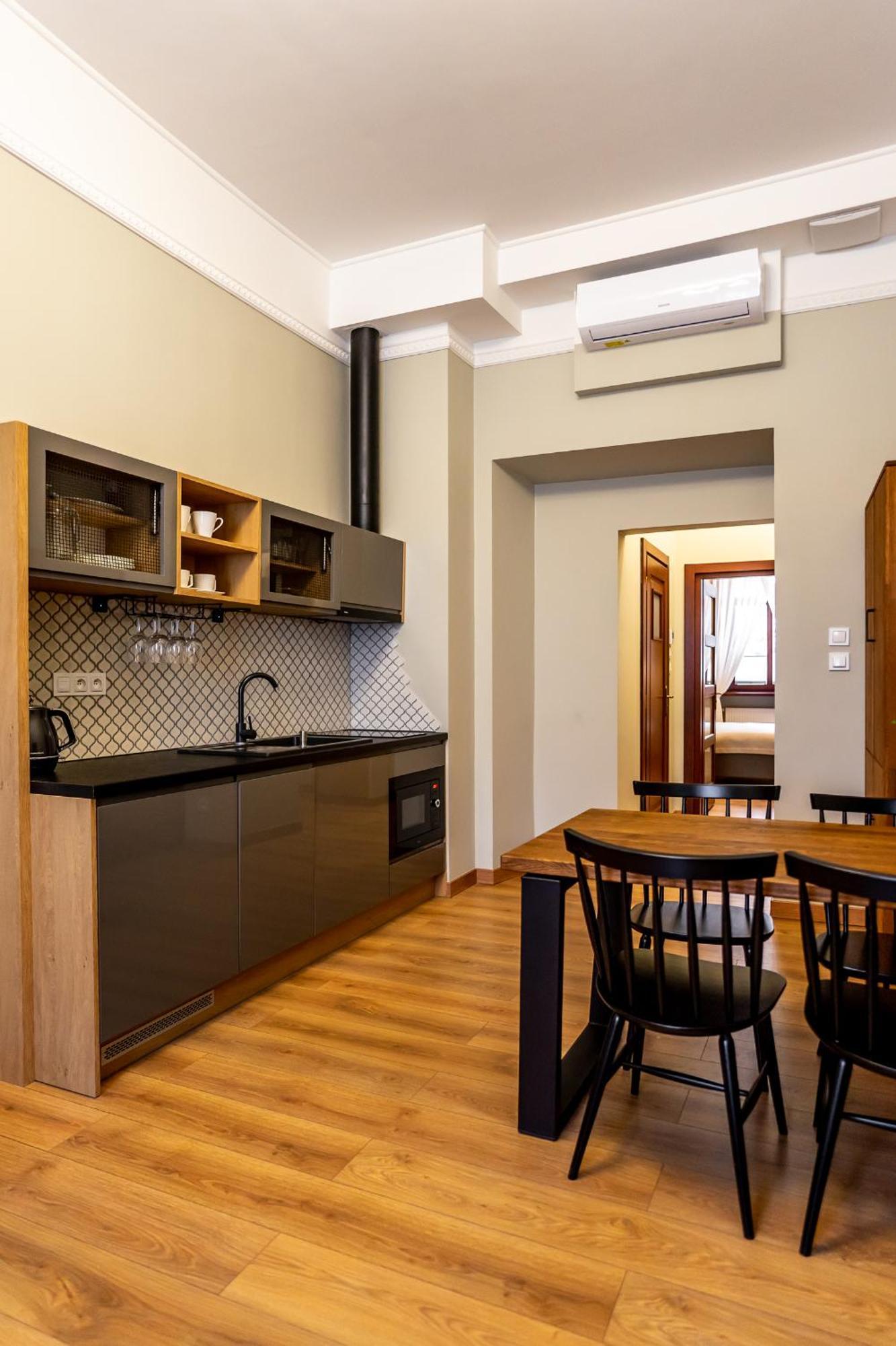 Old Town Ac Apartments Main Raiway Station Краків Екстер'єр фото