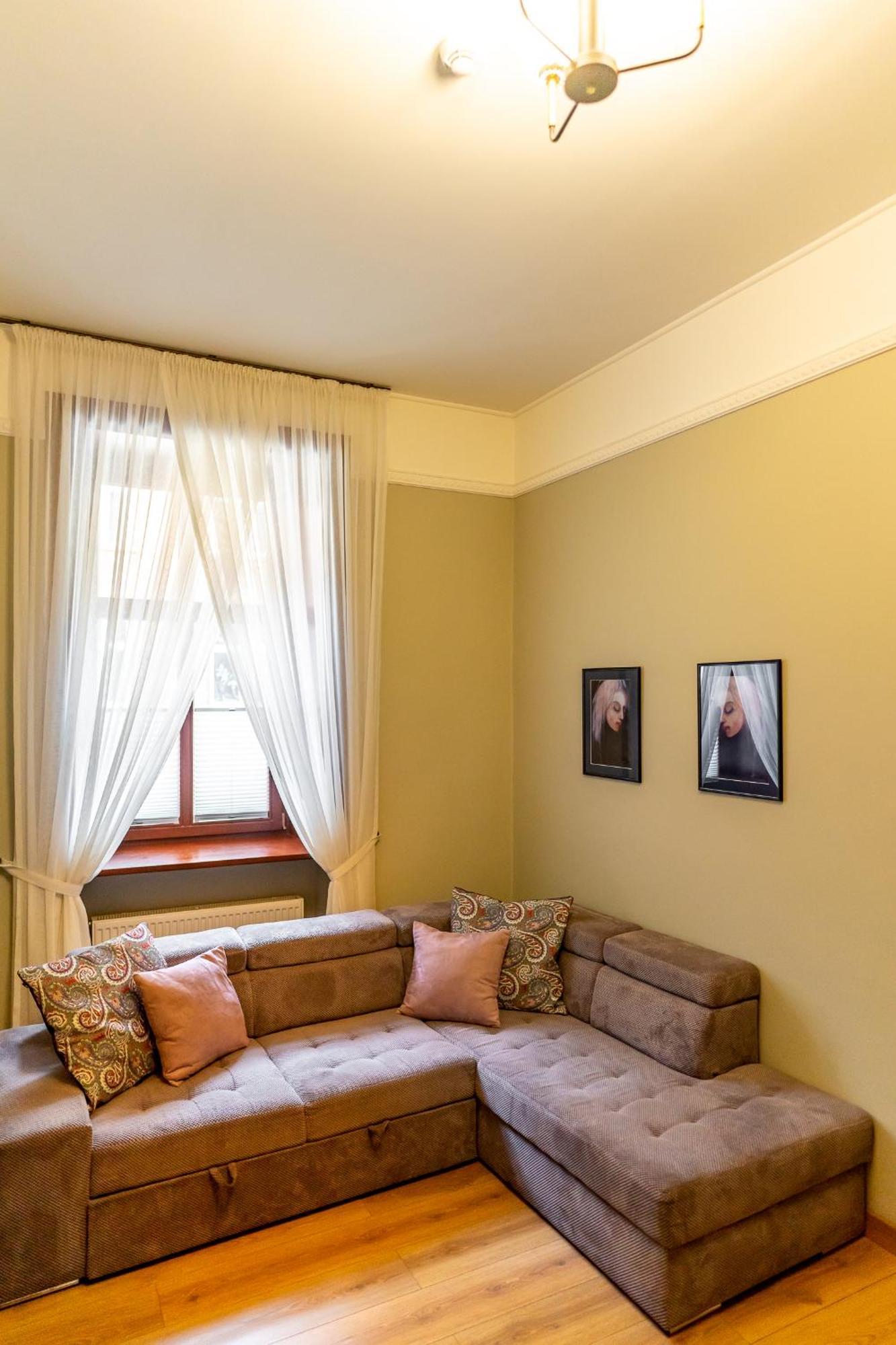 Old Town Ac Apartments Main Raiway Station Краків Екстер'єр фото