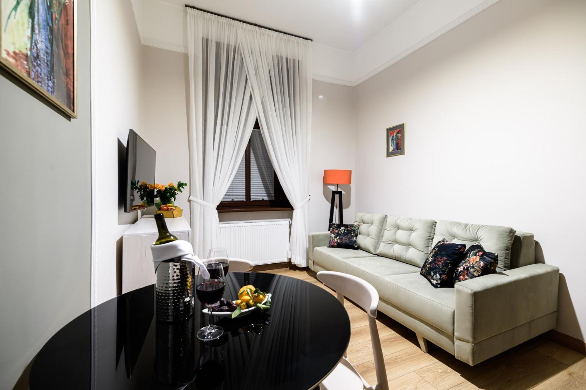 Old Town Ac Apartments Main Raiway Station Краків Екстер'єр фото