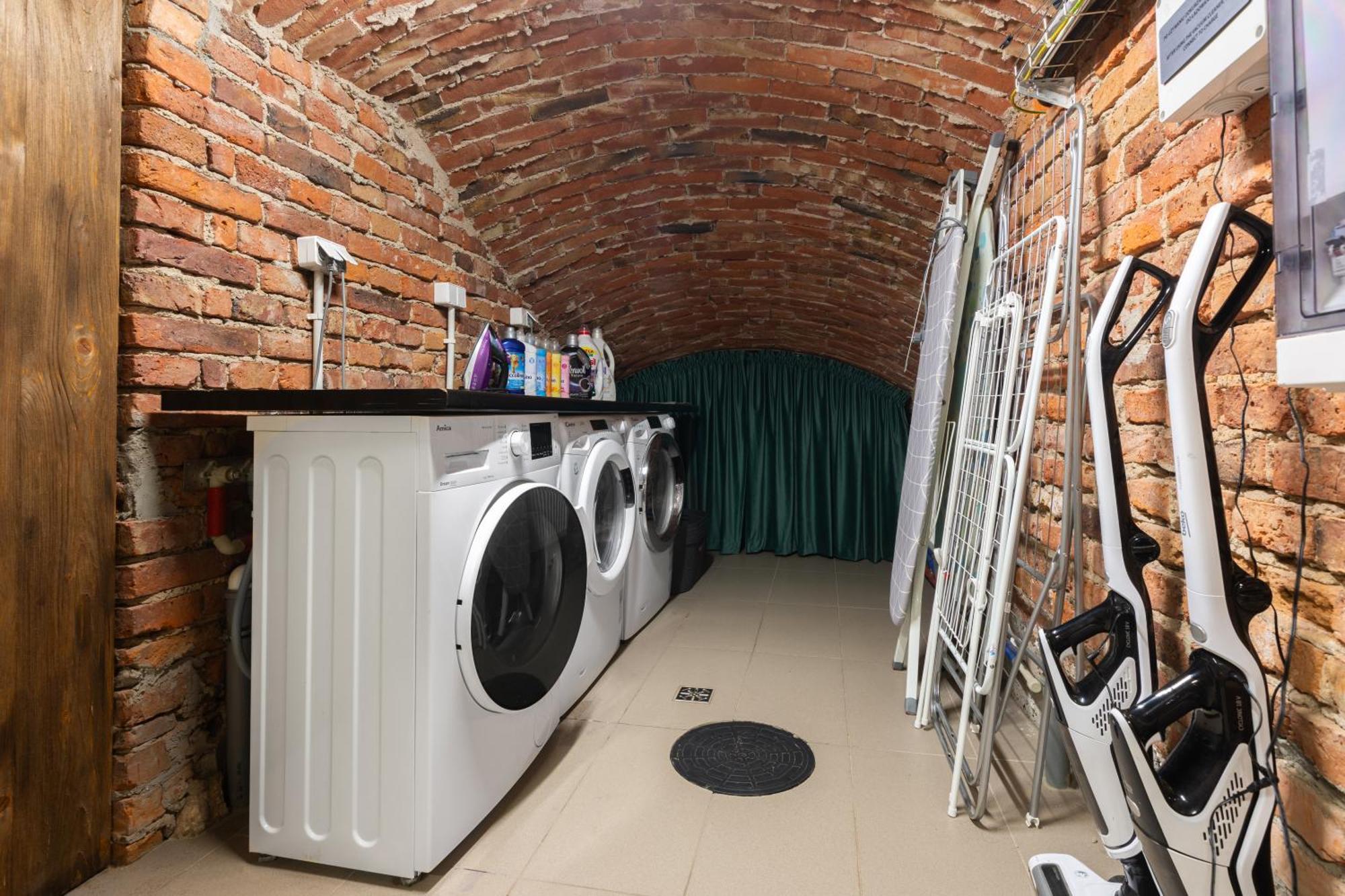 Old Town Ac Apartments Main Raiway Station Краків Екстер'єр фото